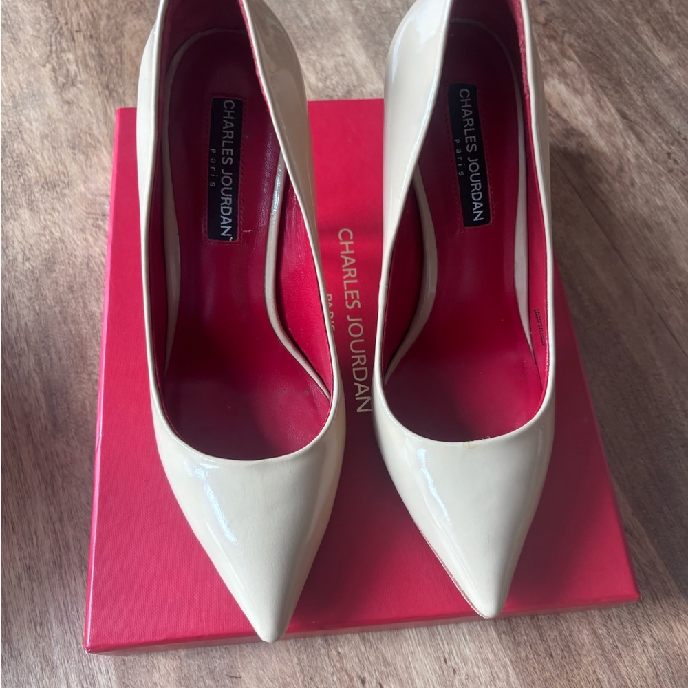 Charles Jourdan Beige Heels